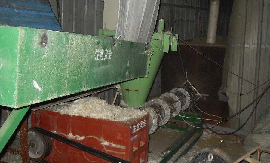 羽毛粉加工腥味、苦味、惡臭味混雜，看工業除臭劑如何快速除臭！